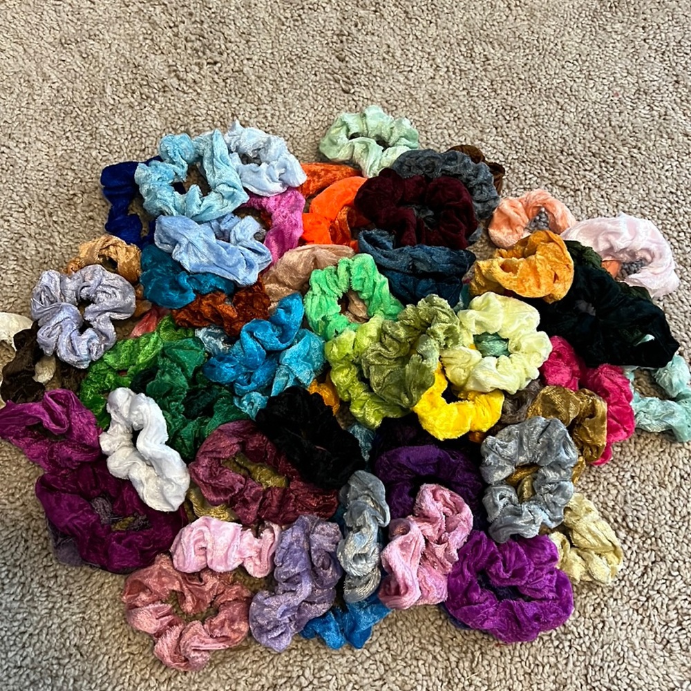 FREE WITH BUNDLED PURCHASE NWOT SCRUNCHIES